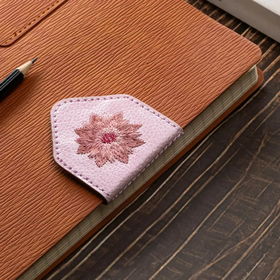 Leauni Personalized Embroidery Magnetic Leather Bookmark (Best Gift For Book Lover) Leauni