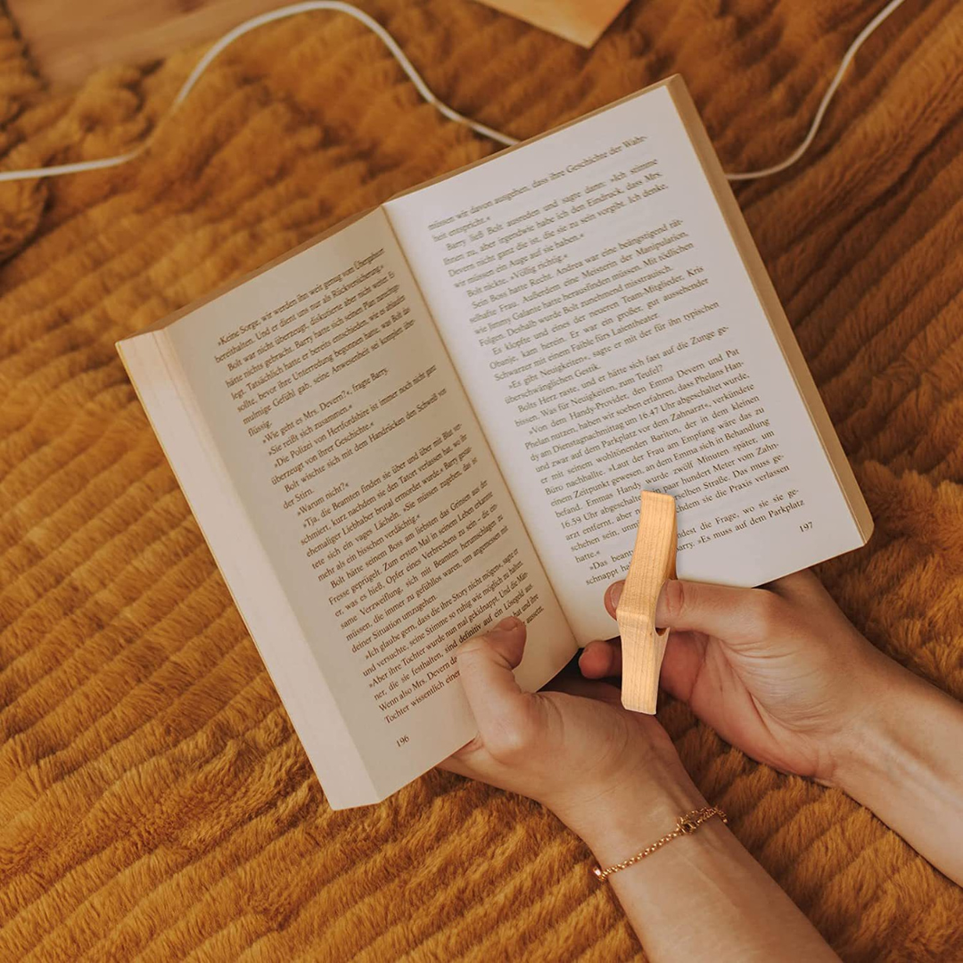 Leauni Wooden Thumb One-Hand Ergonomic Design Reading Book Page Holder Leauni